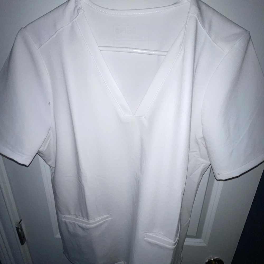 Figs Casma 3 pocket scrub top